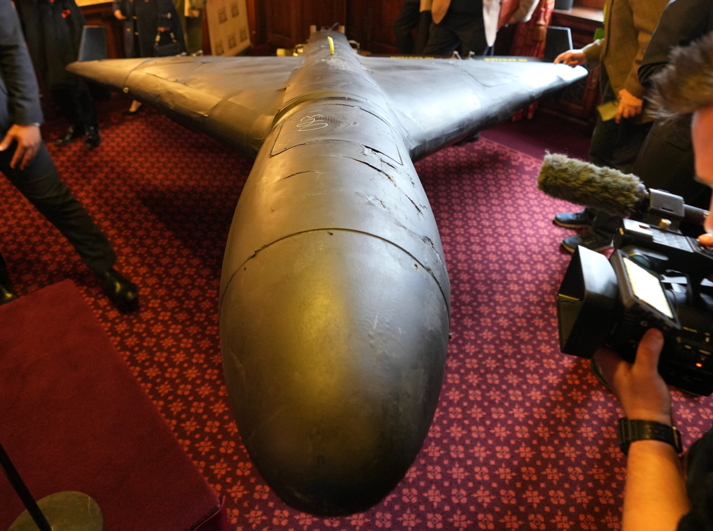 只要31萬！量產陸版最廉價「見證者」飛龍300D恐顛覆台海南海遊戲規則