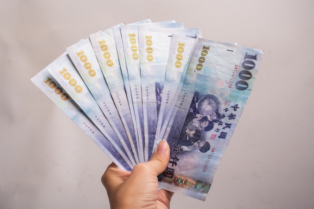 普發1萬明上路！2類人優先登記 5種領法一次看懂