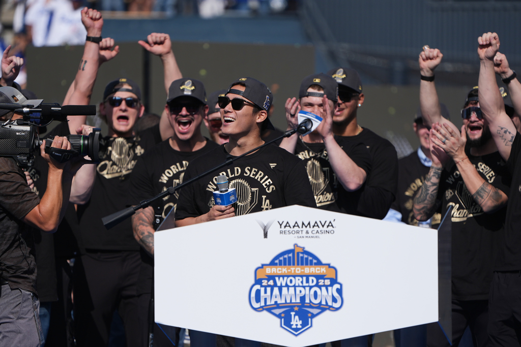 影》山本由伸封王遊行秀流利英文！喊「霸氣名言」嗨翻球迷