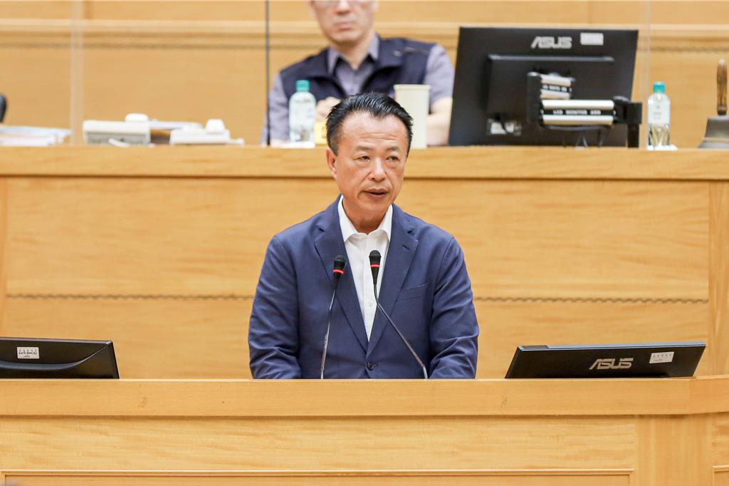 任內持續還債  翁章梁：嘉義縣民人均負債近20年最低