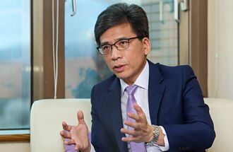 壮大资产管理 迎向黄金年代特刊》彭金隆拚亚资中心 打大赢小输组合拳