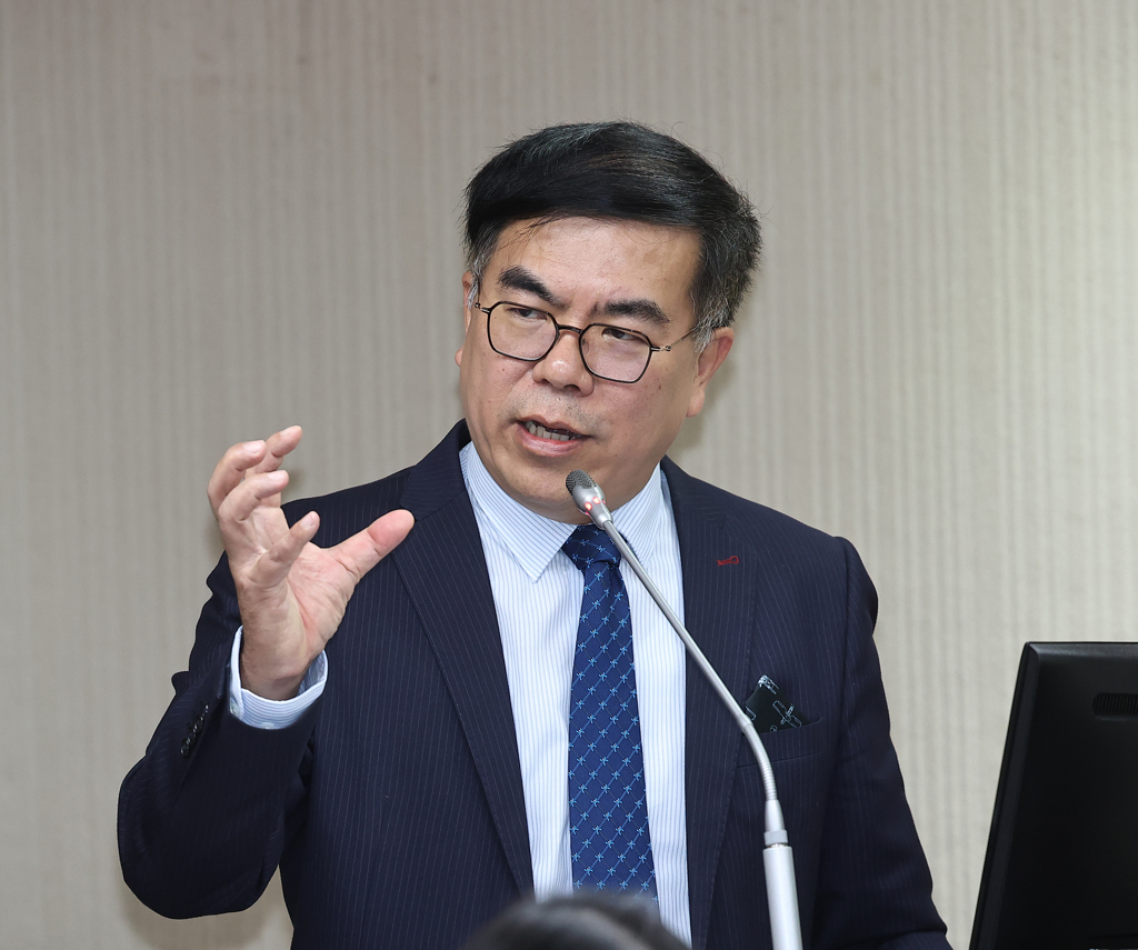 屏東縣挨批...「 環境部急認錯」   藍青年轟：遇盧秀燕就裝聾作啞