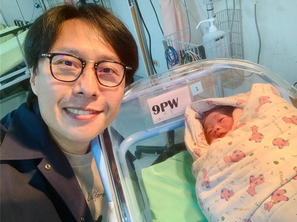 張啟樂喜獲千金晉升港仔台爸　當場流下感動淚水