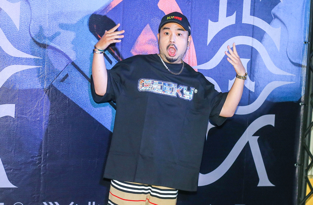 快訊》阿達赴永和警分局自首閃兵 複訊30萬交保