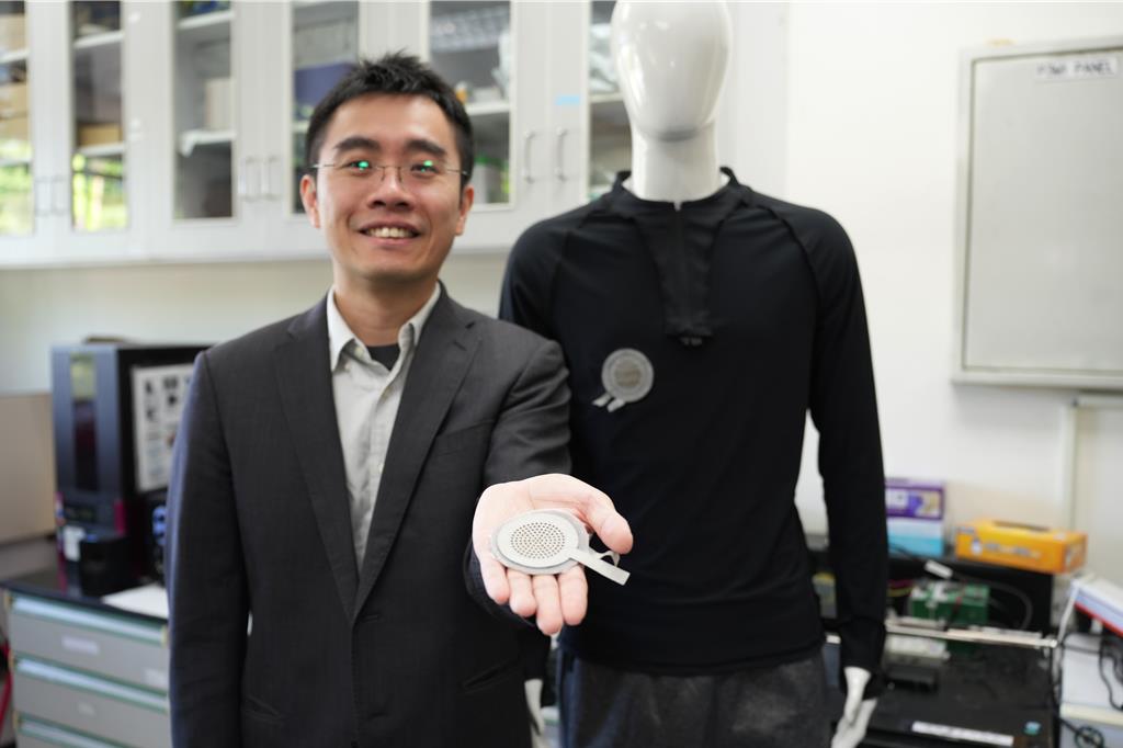 超級衣服來了！中興大學AI智慧衣可聽診、跟ChatGPT聊天