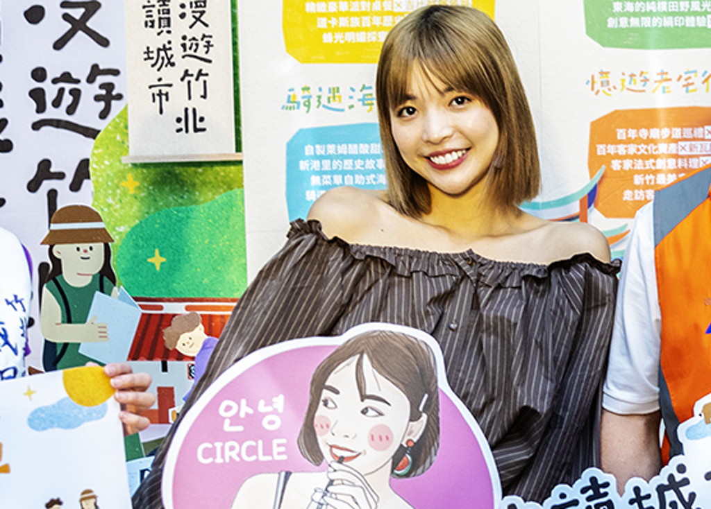 正妹網紅玩拖曳傘墜海、遭勒脖！2人嚇壞還原經過