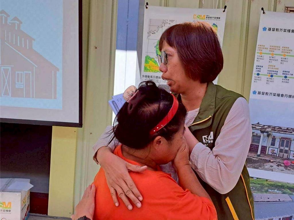 芥菜種會助修繕受災屋 受災戶淚謝:讓我們有安全溫暖的家