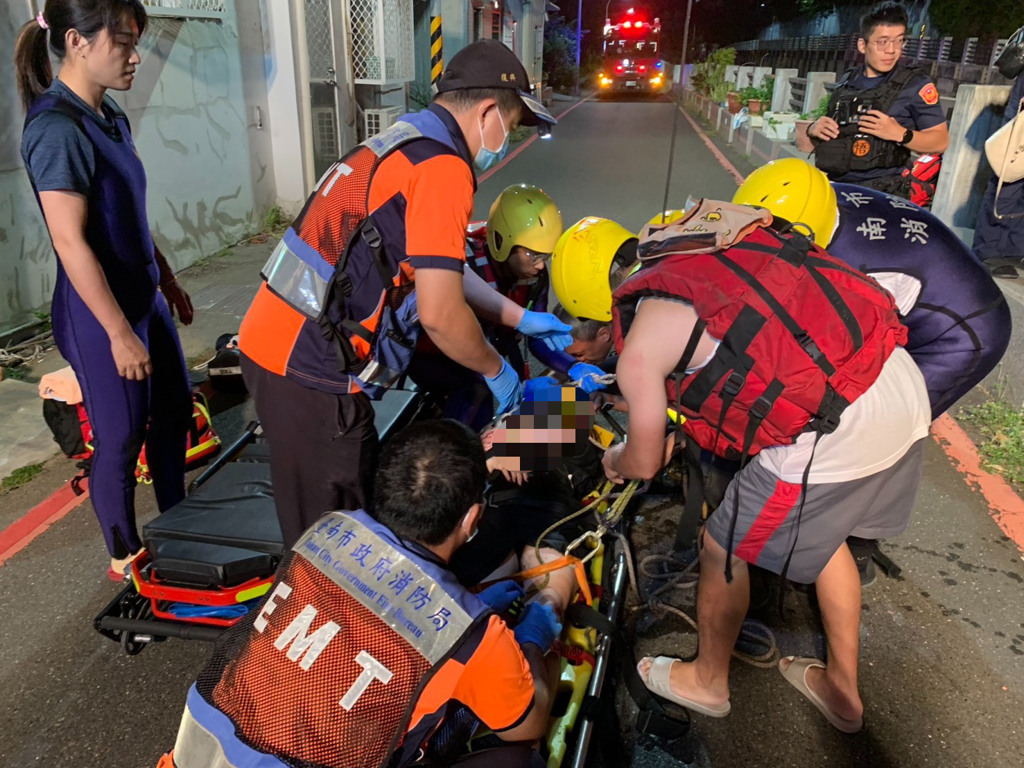 暗夜約女網友「她口角後墜河」!消防員不敢打119改撥110尷尬了