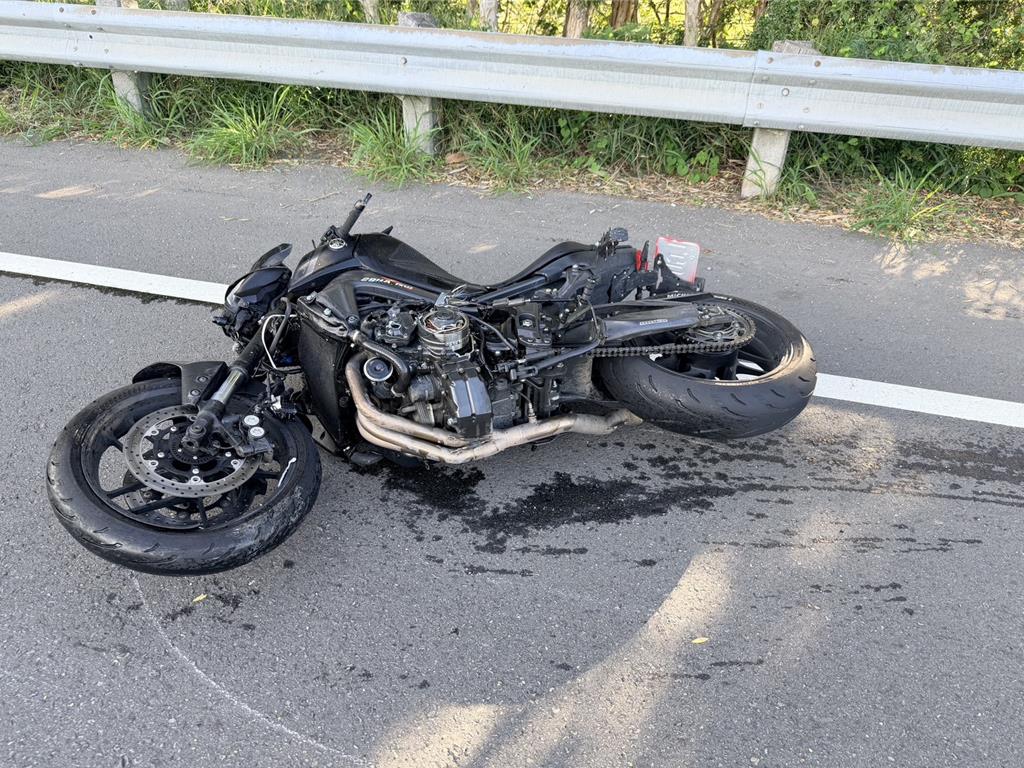 苗栗小客車與重機碰撞 騎士送醫無生命危險