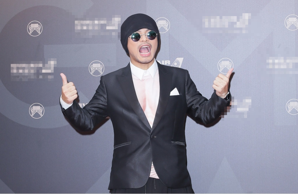 黃明志遭查持9顆藍色小藥丸?夜店族:像山寨威而鋼