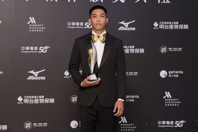 新人王林诗翔的领结相当抢眼。（杜宜谙摄）