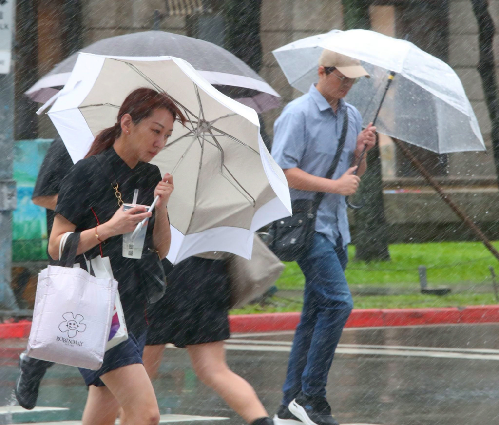 鳳凰爆發增強 下周「北轉襲台」這2天風雨最大