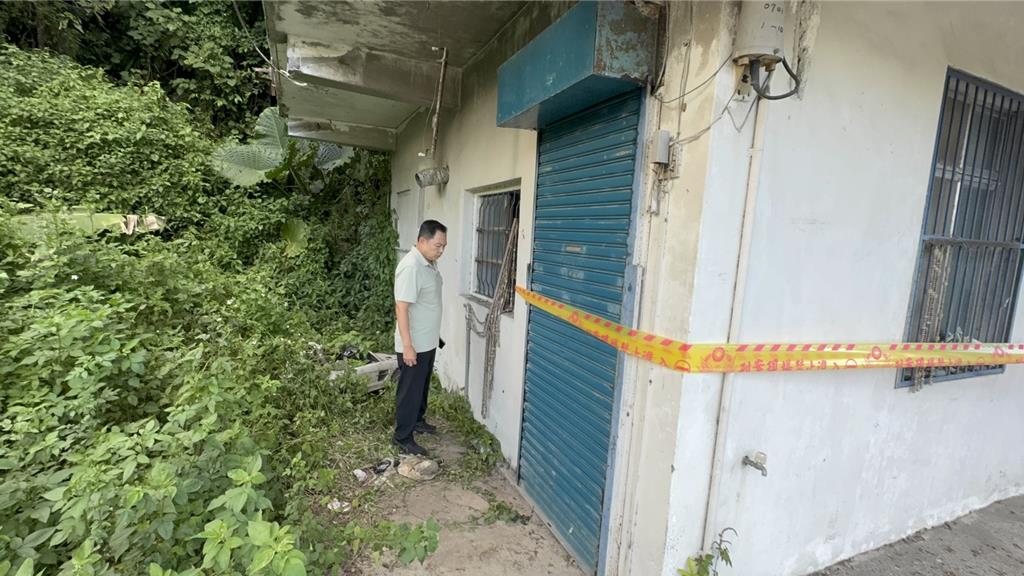 卓溪鄉卓樂台30線旁一處民宅內有人死亡，警方拉起封鎖線。（警方提供／王志偉花蓮傳真）