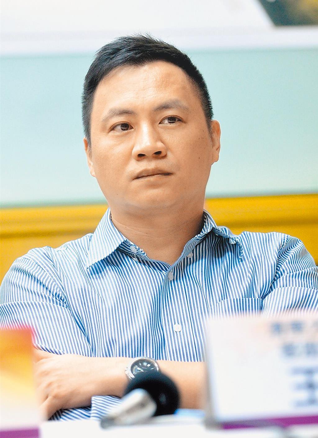 民運人士王丹強吻男學生!清大認定性騷成立 他打官司翻盤敗訴