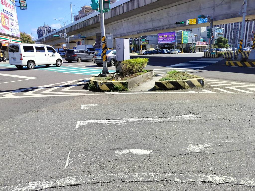 桃園過嶺路口車流大 行人險象環生!市府改善3處標線號誌