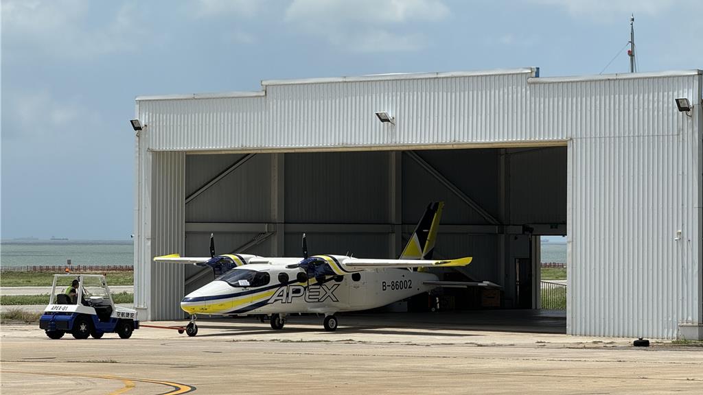 安捷航空醫療專機金門後送爆胎 松機航班延誤半小時