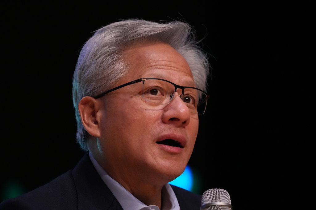 輝達又遇重大挫折!美媒爆:白宮禁止「新版降規晶片」賣大陸