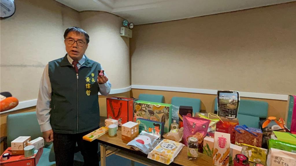 人不到禮到！黃仁勳抵台南 黃偉哲贈「家鄉味」伴手禮