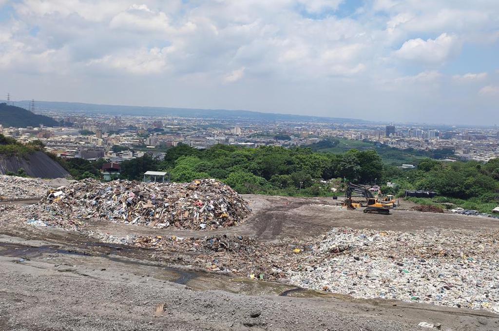 廚餘焚化排擠垃圾量能 台中每日逾百噸廢棄物暫置儲坑
