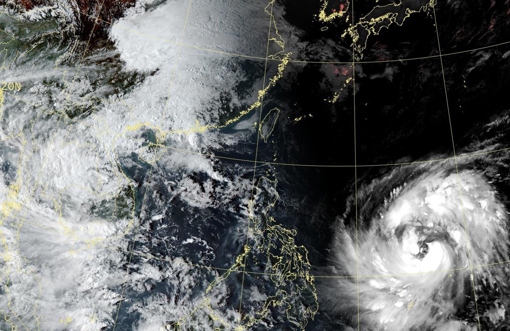 鳳凰颱風恐卡在台灣近海！7縣市小心豪雨 降雨時間再拉長