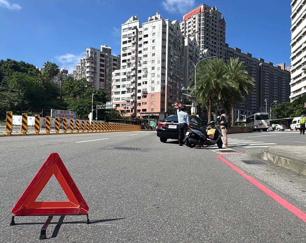 基隆麥金路車禍！轉彎未讓撞直行機車 女騎士掛彩