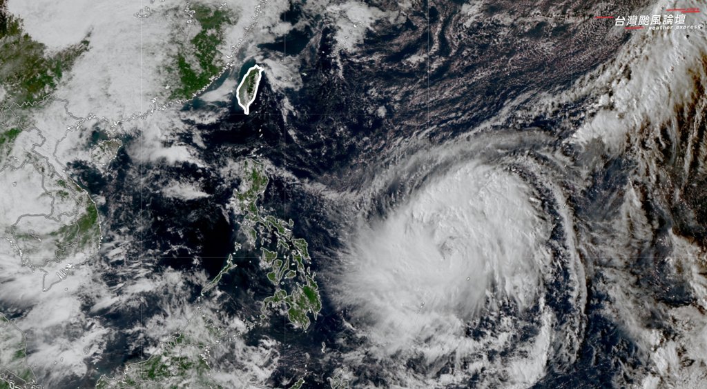 天氣》鳳凰颱風超巨畫面曝！周一起影響台灣 專家曝2地天氣肯定爛