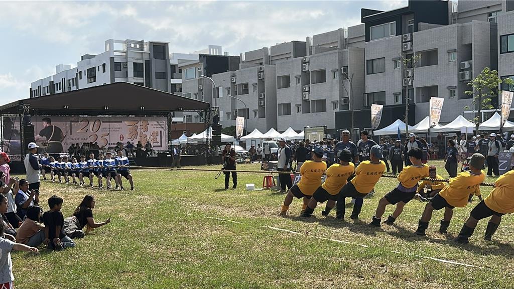 台東議長盃拔河登場 青年對戰長青「輕鬆拔」人情味滿滿