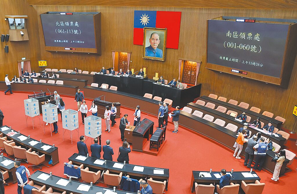 楊方儒專欄》提名巨嬰 綠營人才見底