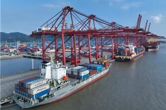 陸學者解讀前10個月外貿進出口數據  態勢穩、韌性強