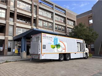桃園行動CT醫療車首站駛進觀音區 民眾讚篩檢過程很舒適
