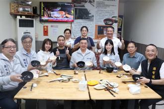 卓榮泰快閃桃園嗑滷肉飯 豬農盼穩定豬肉價格