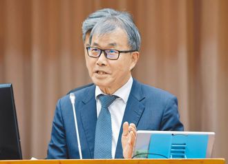 鄭英耀稱「老師退休享清福」 全教產怒轟無知 要求道歉下台