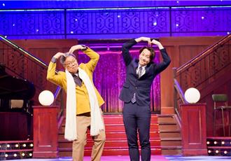 陳漢典新婚21天放閃Lulu！夫妻情趣「互比啾咪」