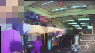 離譜！惡少朝自助餐煎台丟「洗衣球」 秒冒濃煙業者嚇壞報警