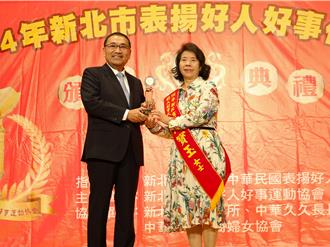 勇闖防水工地打破性別偏見 周寶玉修屋助弱勢 獲新北表揚