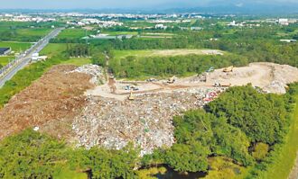 堆積如山 烏樹林暫置場拚明年5月清空