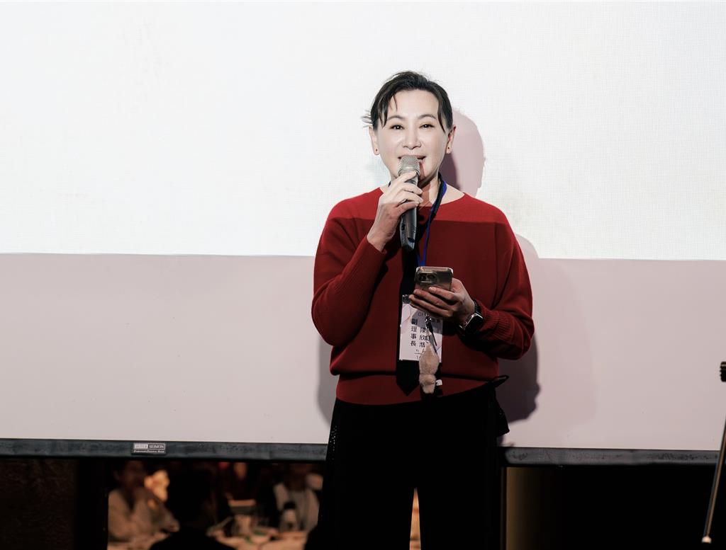 金鐘視帝當選校友會理事長！陳亞蘭推動時尚公益捐款助花蓮