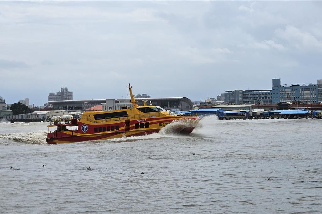 颱風鳳凰逼近 小琉球11／11、12船班全天停航 北大武山預警封閉