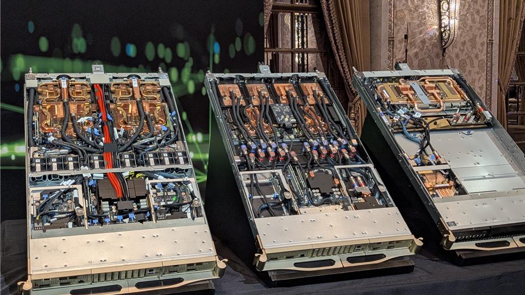 華爾街分析師示警AI泡沫 黃仁勳認為與網路泡沫截然不同