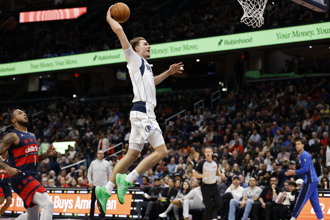 NBA》殘破獨行俠終於贏了！欺壓地主巫師中止難堪4連敗