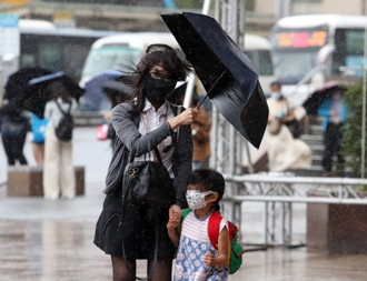 这次风雨会很大 专家曝雨量图 整片「红到发黑」
