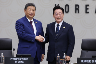 習近平贈小米手機 李在鎔喊iPhone太多 APEC幕後上演商戰