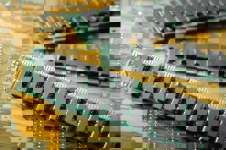 記憶體超級循環大驚奇！複製昔日航運大行情？「明星操盤手揭密4大拐點訊號」不捨得賣恐變最後一隻老鼠