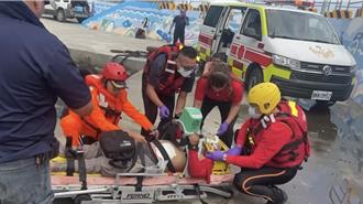 宜蘭釣客遭巨浪捲入海　同伴急拉上岸仍宣告不治