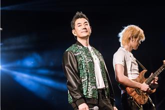 任贤齐揪鼓鼓彰化田中啖美食 巧遇大甲妈遶境体验钻轿脚