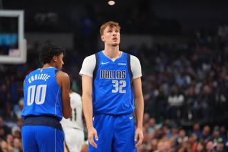 NBA》輸到懷疑人生！狀元弗拉格崩潰喊話 諾威茲基暖心開導