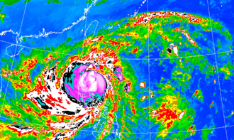 凤凰颱风恐有共伴效应！天气粉专示警「一路往北」 6地暴雨恐成灾