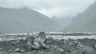 凤凰今转强颱 12日恐登陆中部