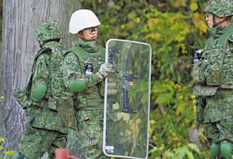 民眾嚇壞了 等熊冬眠才去泡湯