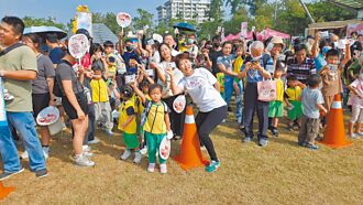 林俊憲直搗敵營 陳亭妃端牛肉